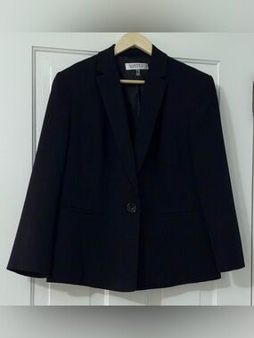 Black Single-Button Women's Blazer